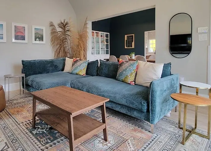 Stylish Home In The Center Of La